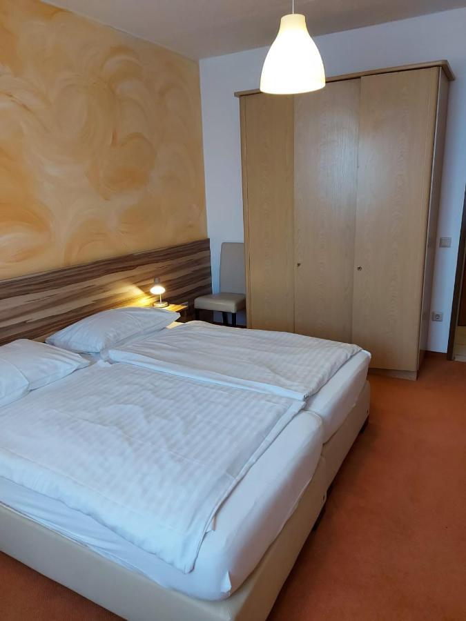 Pension Claudia Vösendorf Esterno foto